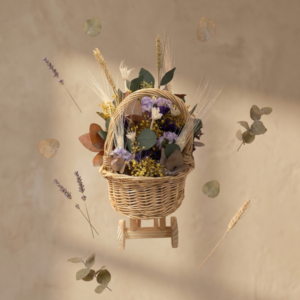 Cesta de flores secas en carrito de madera con lavanda y espigas flotando alrededor